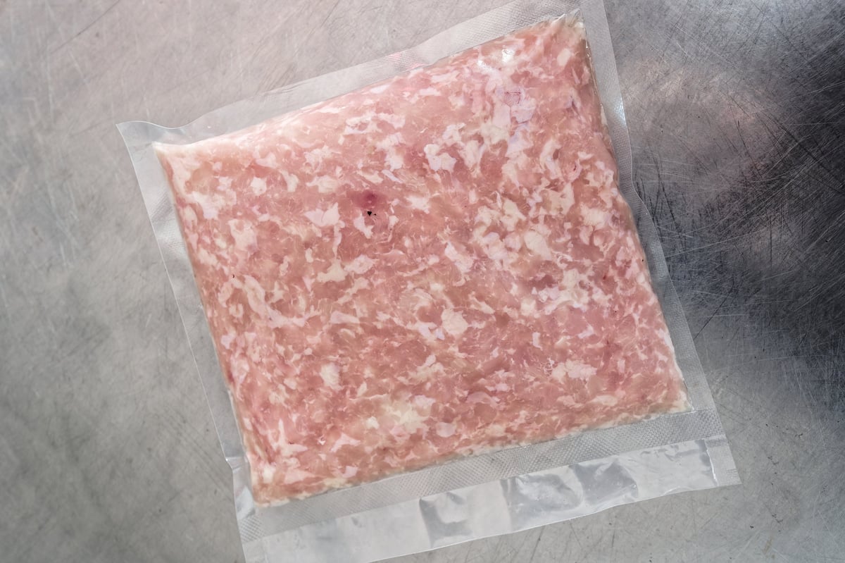 Vacuum-sealed premium cuts